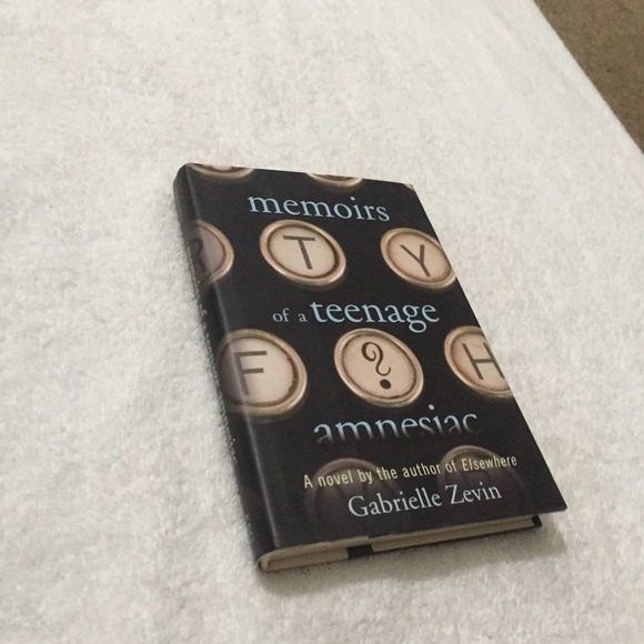 Memoirs of a Teenage Amnesiac - Hardcover Book - Picture 2 of 7